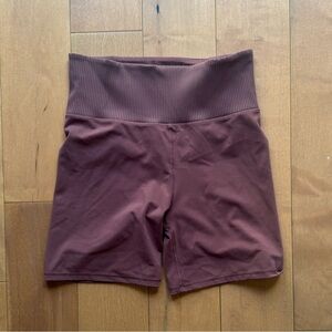 Vuori High-Waist Women's Athletic Bike Shorts - Mauve